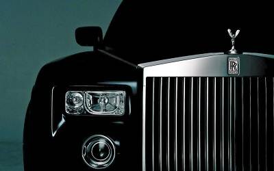 front half view of the Rolls Royce Phantom