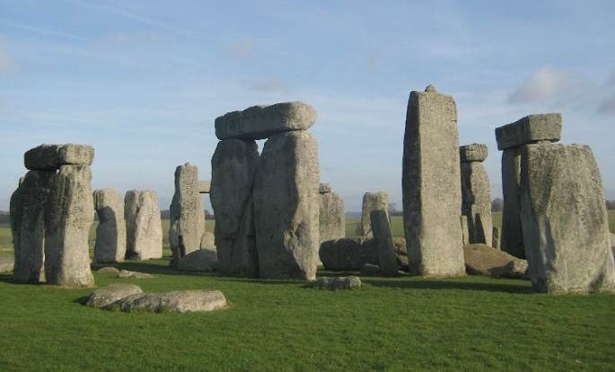 image of the mysterious stones at stonehenge