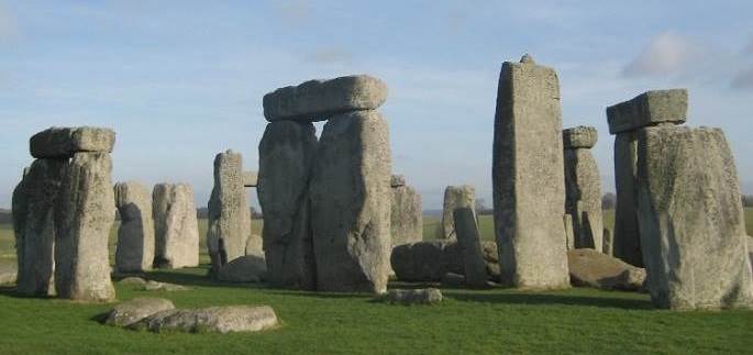 image of the mysterious stones at stonehenge